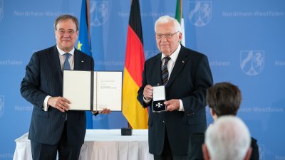 Ministerpräsident Armin Laschet verleiht den Landesverdienstorden an zehn Bürgerinnen und Bürger