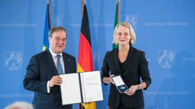 Ministerpräsident Armin Laschet verleiht den Landesverdienstorden an zehn Bürgerinnen und Bürger
