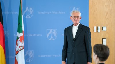 Ministerpräsident Armin Laschet verleiht den Landesverdienstorden an zehn Bürgerinnen und Bürger