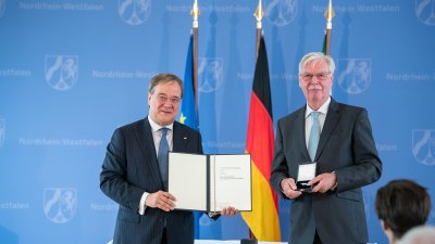 Ministerpräsident Armin Laschet verleiht den Landesverdienstorden an zehn Bürgerinnen und Bürger