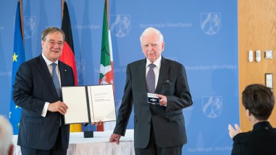 Ministerpräsident Armin Laschet verleiht den Landesverdienstorden an zehn Bürgerinnen und Bürger
