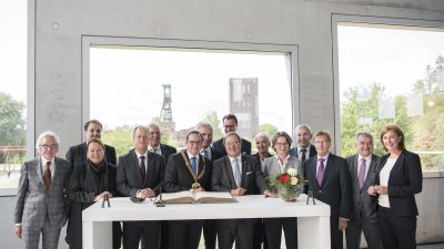 Gruppenfoto der Mitglieder des Landeskabinetts von Nordrhein-Westfalen in Essen