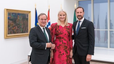 Ministerpräsident Armin Laschet begrüßt Kronprinzenpaar aus Norwegen zu Munch-Eröffnung im K20