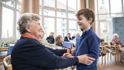 Ministerpräsident Armin Laschet besucht die „Generationsbrücke“ im Marienheim in Aachen