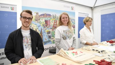 Am Stand des NRW-Shops