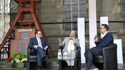 Ministerpräsident Laschet diskutiert am Forum Politicum