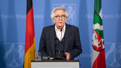 Presse-Briefing mit Gesundheitsminister Karl-Josef Laumann und Europaminister Stephan Holthoff-Pförtner 