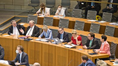 Vereidigung des neuen Landeskabinetts im Landtag Nordrhein-Westfalen