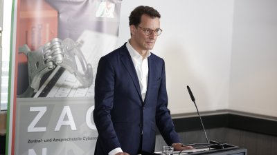 Ministerpräsident Hendrik Wüst dankt Staatsanwältinnen und Staatsanwälten für die innovative Arbeit im Bereich der Bekämpfung von Cyberkriminalität