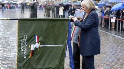 Ministerpräsidentin Hannelore Kraft verleiht das Fahnenband des Landes Nordrhein-Westfalen