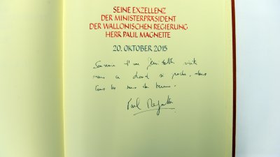 Der Eintrag in das Gästebuch der Landesregierung in französicher Sprache
