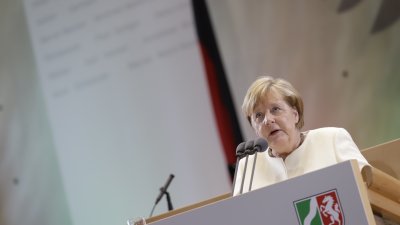 Ministerpräsident Armin Laschet verleiht den Staatspreis 2019 an Prof. Klaus Töpfer