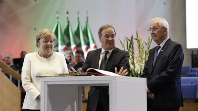 Ministerpräsident Armin Laschet verleiht den Staatspreis 2019 an Prof. Klaus Töpfer
