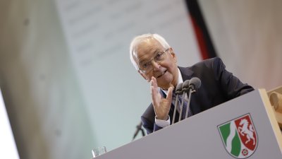 Ministerpräsident Armin Laschet verleiht den Staatspreis 2019 an Prof. Klaus Töpfer