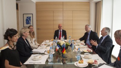 Ministerpräsidentin Kraft beim Gespräch mit Regionalpräsident Daniel Percheron (rechts, Mitte).