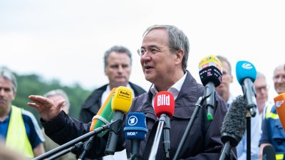 Bundesinnenminister Horst Seehofer und Ministerpräsident Armin Laschet besuchen die Steinbachtalsperre im Kreis Euskirchen