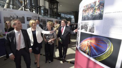 Eröffnung der Wanderausstellung „schwarz-weiß wird bunt - 70 Jahre NRW"