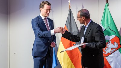 Ministerpräsident Hendrik Wüst verleiht die Rettungsmedaille des Landes Nordrhein-Westfalen