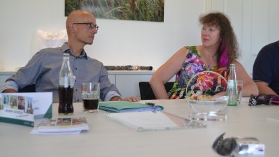 Staatssekretärin Milz beim Besuch des Bürgervereins „Ickern packt's an“