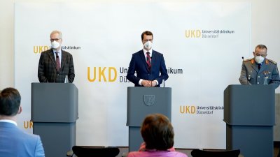 Vorschaubild mit Rederpult