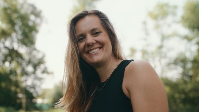 Standbild aus dem Video mit Ricarda Hofmann 