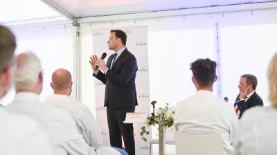 Ministerpräsident Armin Laschet und Bundesgesundheitsminister Jens Spahn besuchen das Bethanien-Krankenhaus in Moers