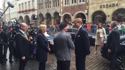 Ministerpräsidentin Hannelore Kraft begrüßt S.M. König Willem-Alexander der Niederlande