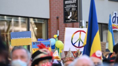 Ministerpräsident Hendrik Wüst nimmt an einer Friedensdemonstration in Köln teil