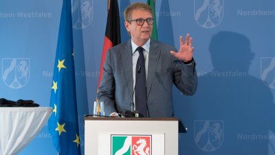 Das Land Nordrhein-Westfalen und die Deutsche Bahn AG unterzeichnen gemeinsame Vereinbarung für bessere Bahnanbindung des Rheinischen Reviers