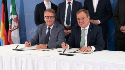 Das Land Nordrhein-Westfalen und die Deutsche Bahn AG unterzeichnen gemeinsame Vereinbarung für bessere Bahnanbindung des Rheinischen Reviers