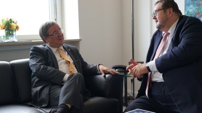Ministerpräsident Armin Laschet im Gesprüch mit dem Vorsitzenden der Union progressiver Juden Rabbiner Prof. Dr. Dr. Walter Homolka