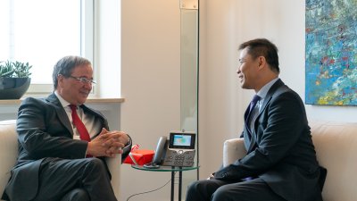 Ministerpräsident Armin Laschet empfängt den Botschafter der Republik Singapur, Laurence Bay Siow Hon