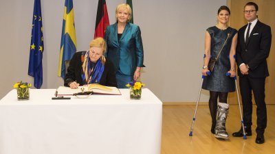 Eintrag der schwedischen Außenhandelsministerin, Frau Dr. Ewa Björling in das Gästebuch der Landesregierung, 28.01.2014