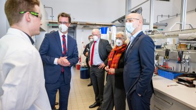 Ministerpräsident Hendrik Wüst und Wissenschaftsministerin Isabel Pfeiffer-Poensgen treffen Prof. Benjamin List