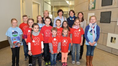 Ministerpräsidentin Hannelore Kraft empfängt das Kinderparlament der Grundschule Arnsberg-Moosfelde, 08.05.2014