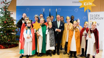 Der Ministerpräsident hat Sternsinger aus allen Diözesen zum Dreikönigssingen im Landeshaus empfangen