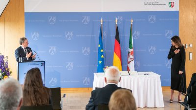 Ministerpräsident Armin Laschet verleiht den Landesverdienstorden an zehn Bürgerinnen und Bürger