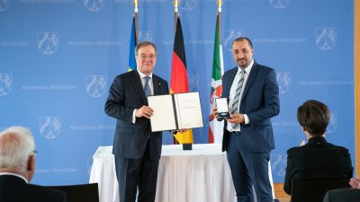 Ministerpräsident Armin Laschet verleiht den Landesverdienstorden an zehn Bürgerinnen und Bürger