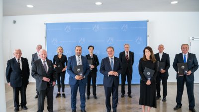 Ministerpräsident Armin Laschet verleiht den Landesverdienstorden an zehn Bürgerinnen und Bürger