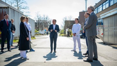 Gemeinsamer Besuch von Ministerpräsident Armin Laschet und Bundesgesundheitsminister Jens Spahn im Universitätsklinikum Düsseldorf