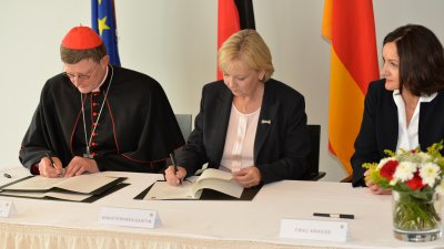 Kardinal Woelki leistet Treueeid auf die freiheitlich-demokratische Grundordnung, 18.09.2014