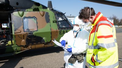Corona-Patienten aus Frankreich werden nach Nordrhein-Westfalen geflogen