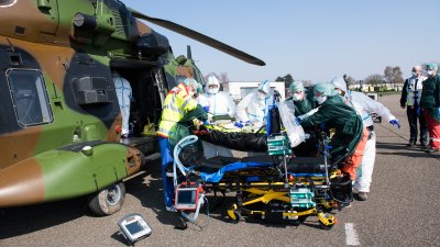 Corona-Patienten aus Frankreich werden nach Nordrhein-Westfalen geflogen