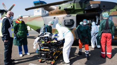 Corona-Patienten aus Frankreich werden nach Nordrhein-Westfalen geflogen