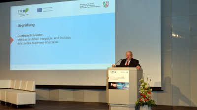 Arbeitsminister Guntram Schneider bei seiner Eröffnungsrede der Betriebsrätekonferenz Arbeit 4.0