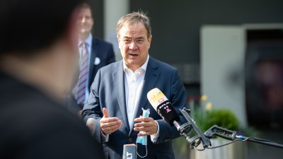 Verabschiedung eines italienischen COVID-19-Patienten anlässlich seiner Rückverlegung von Nordrhein-Westfalen nach Italien