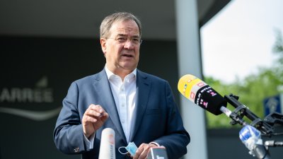 Verabschiedung eines italienischen COVID-19-Patienten anlässlich seiner Rückverlegung von Nordrhein-Westfalen nach Italien