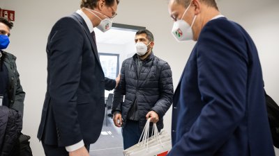 Ministerpräsident Hendrik Wüst besucht Aufnahmestelle Unna-Massen