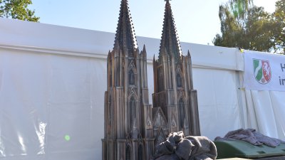 NRW Großplastiken im Aufbau