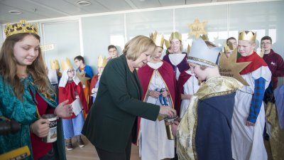 Ministerpräsidentin Kraft spendet etwas Geld